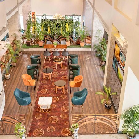 Indismart Hotel Kolkata Bagian luar foto