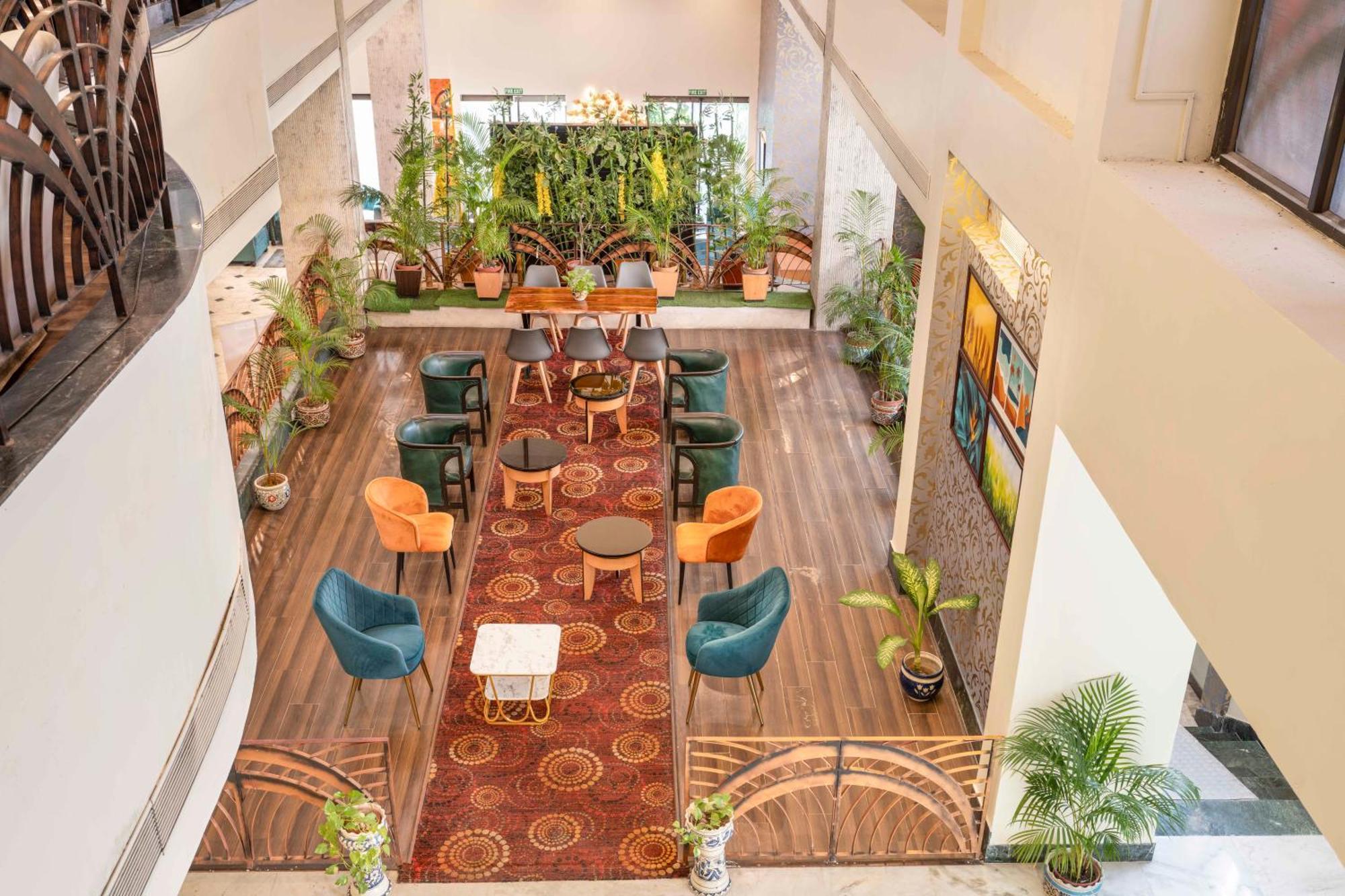 Indismart Hotel Kolkata Bagian luar foto