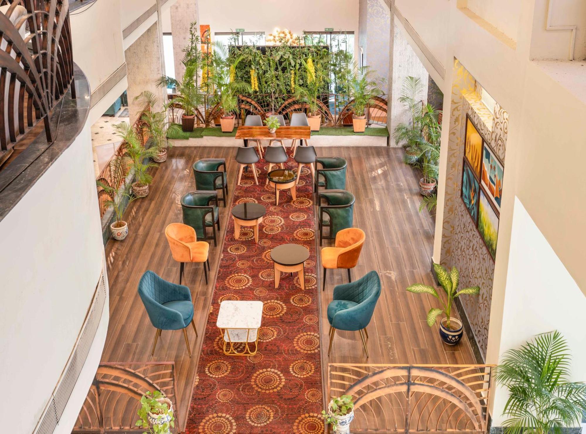 Indismart Hotel Kolkata Bagian luar foto