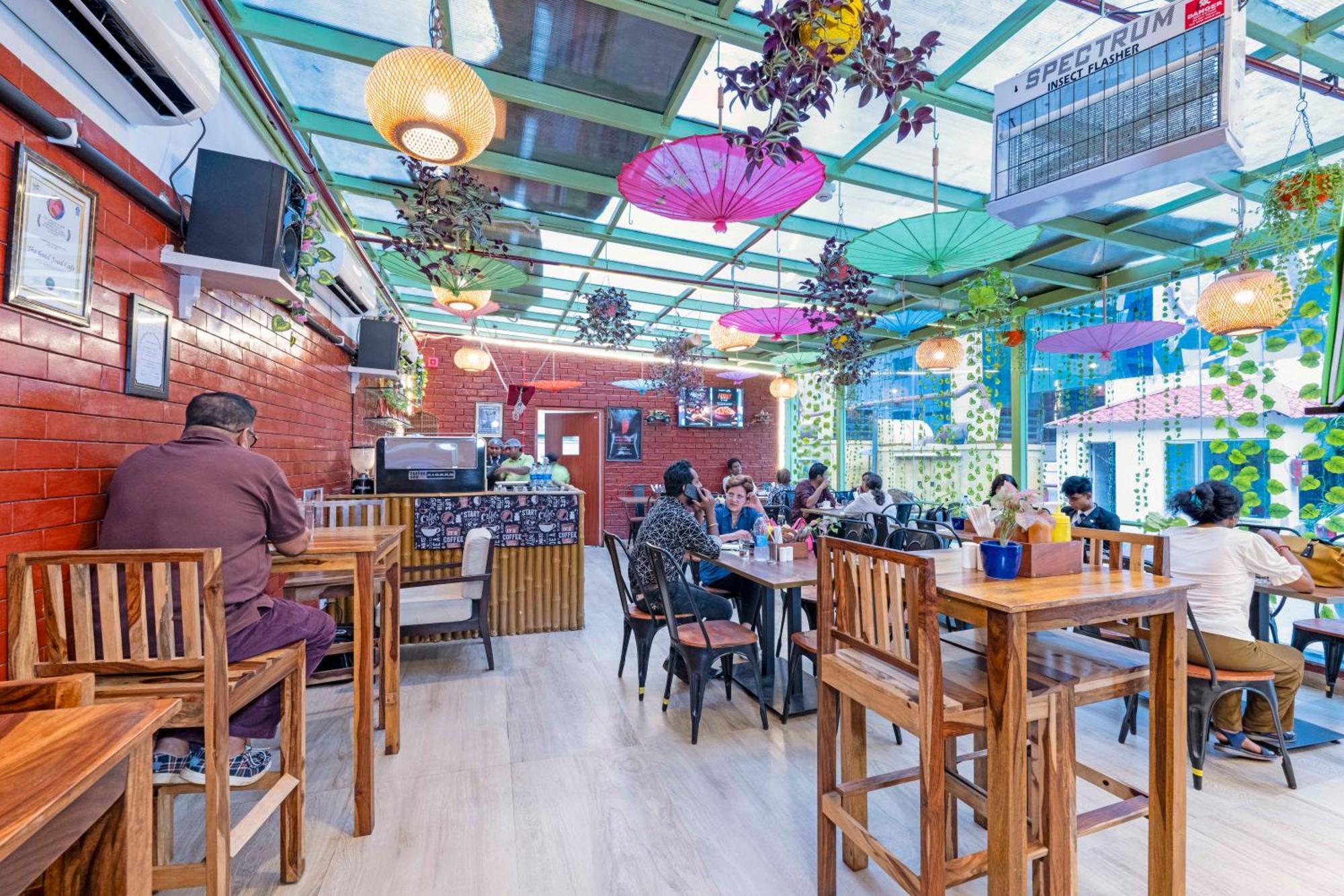 Indismart Hotel Kolkata Bagian luar foto