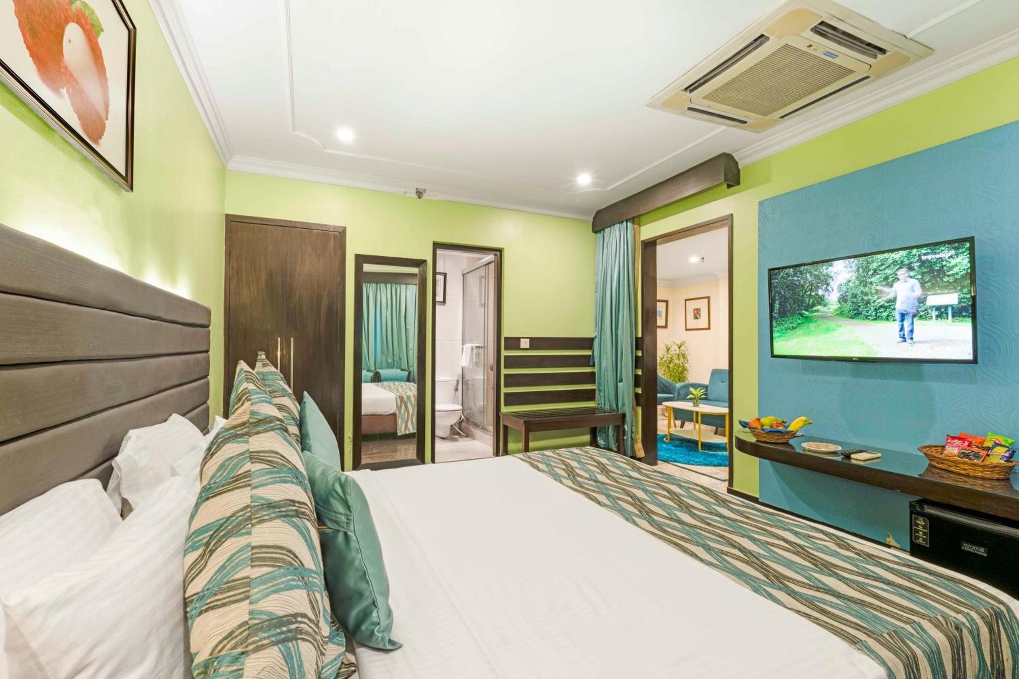 Indismart Hotel Kolkata Bagian luar foto