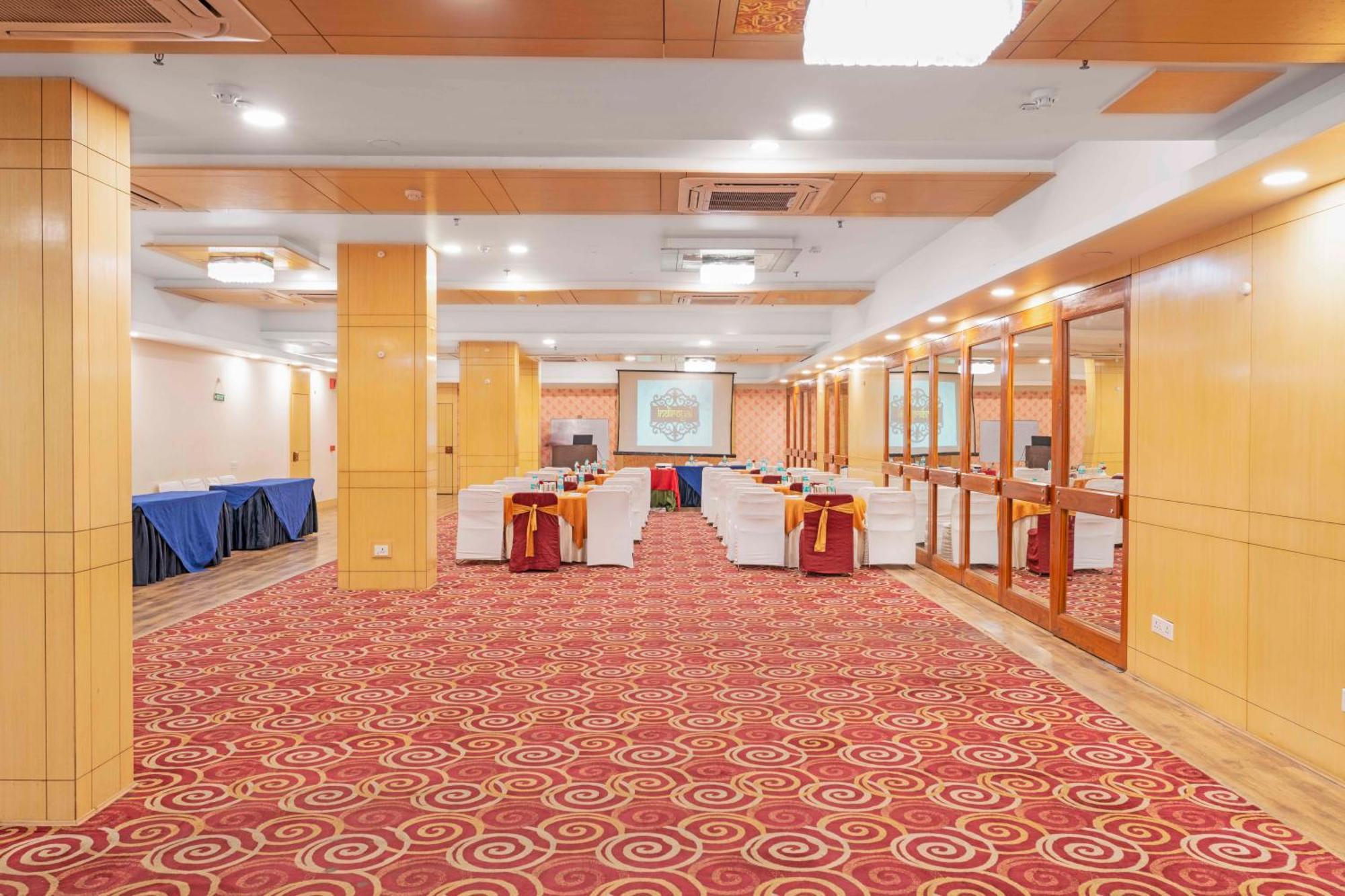 Indismart Hotel Kolkata Bagian luar foto