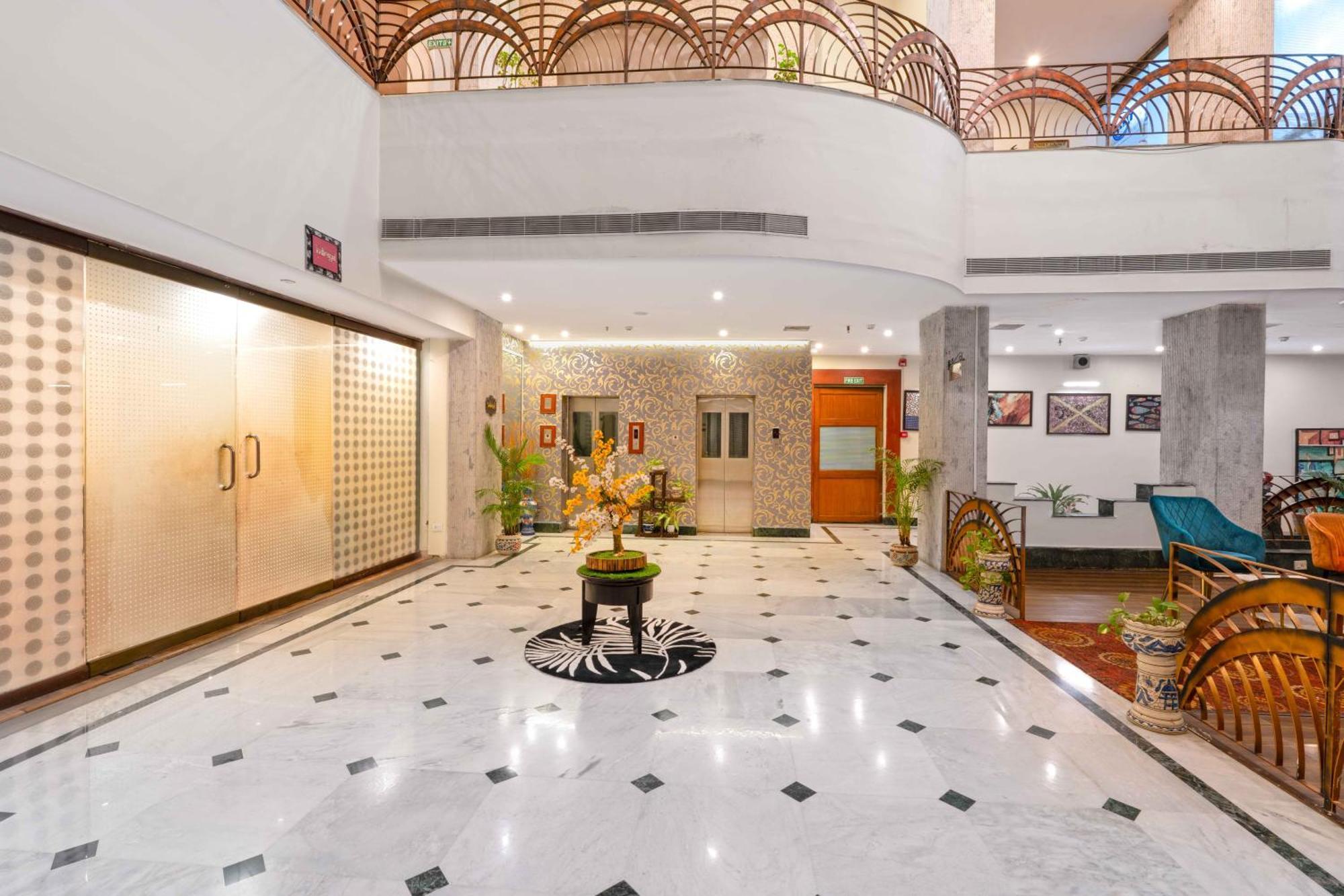 Indismart Hotel Kolkata Bagian luar foto