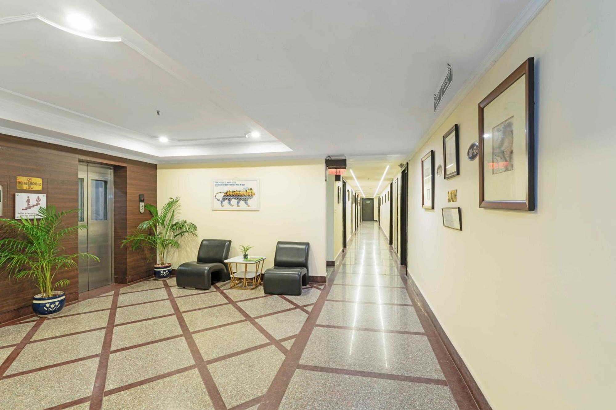 Indismart Hotel Kolkata Bagian luar foto