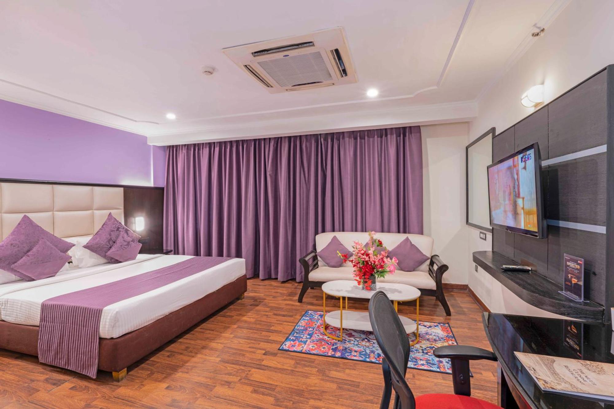 Indismart Hotel Kolkata Bagian luar foto