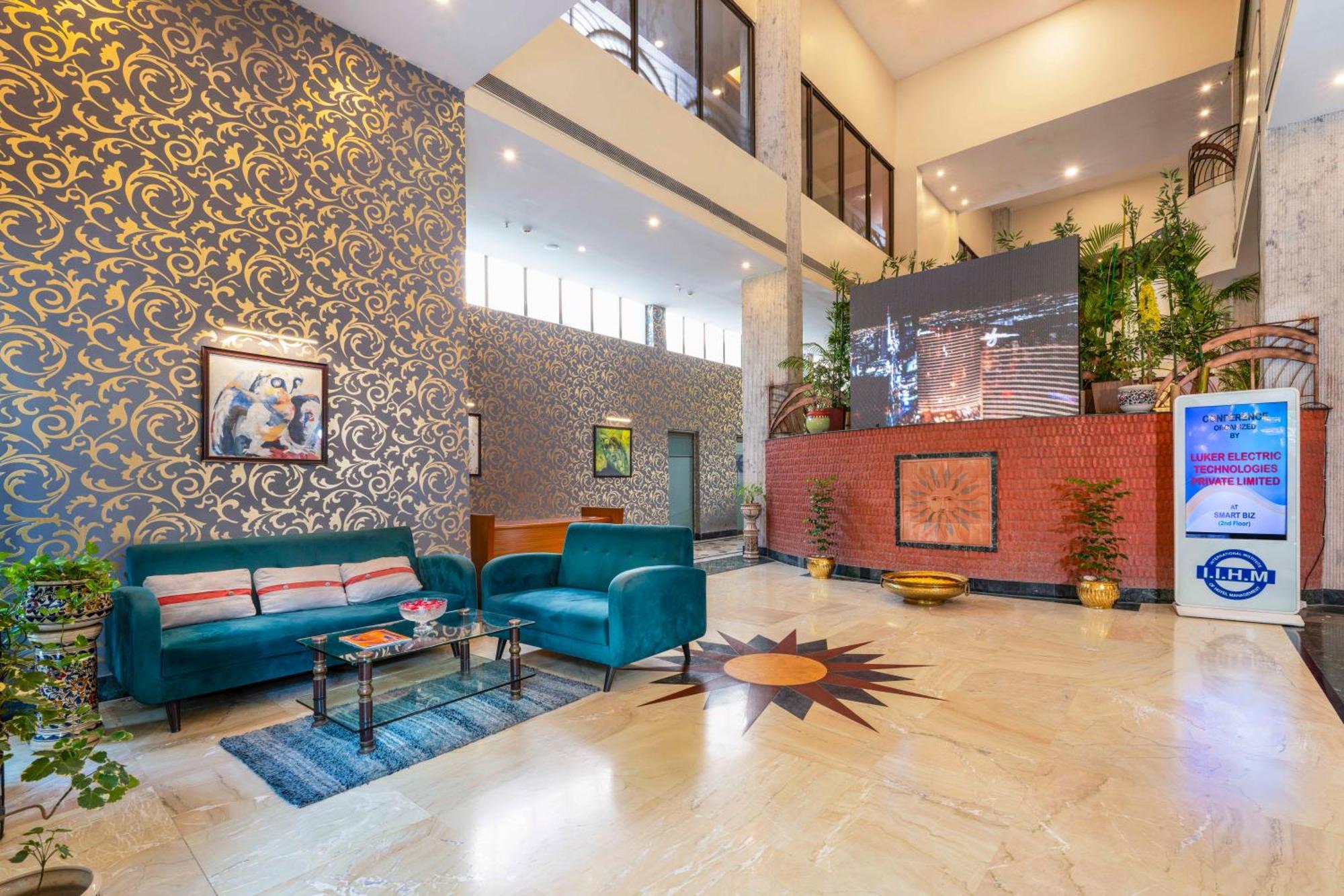 Indismart Hotel Kolkata Bagian luar foto
