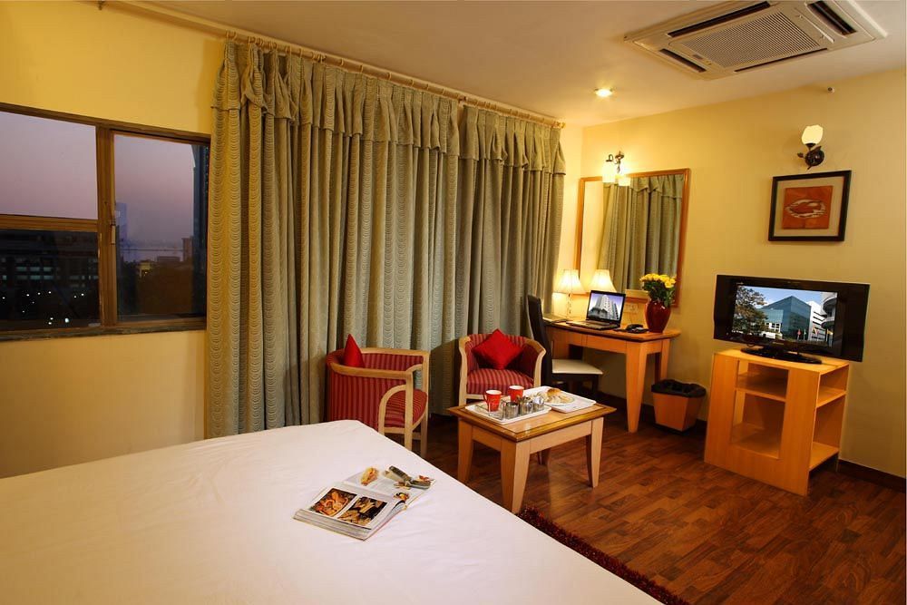 Indismart Hotel Kolkata Bagian luar foto