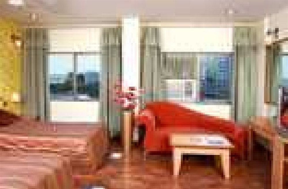 Indismart Hotel Kolkata Bagian luar foto